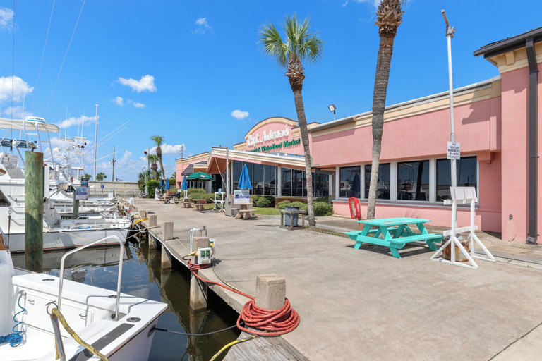 Sport & Beauty 5, Looking for a Shore Thing? Here it is! 2BR 2.5ba Sleeps 8! Beachfront!, Bay