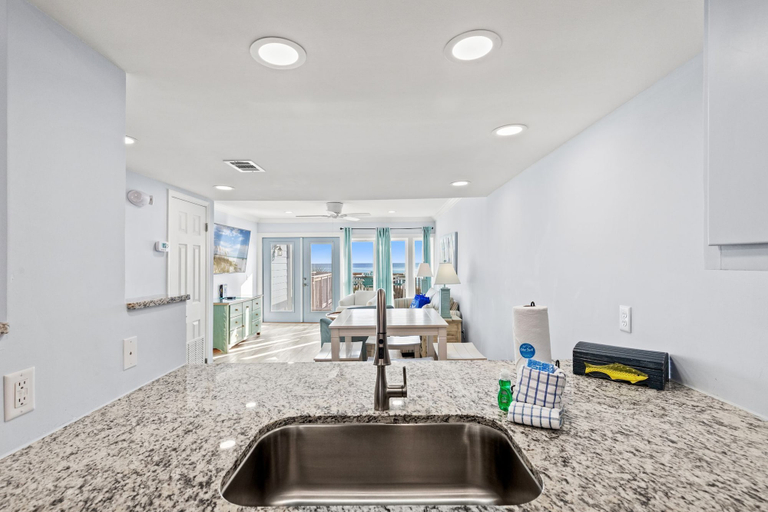Interior 4, Go-jo Getaway! Coastal Comfort, 2BR Beachfront Townhouse, Sleeps 6, Bay