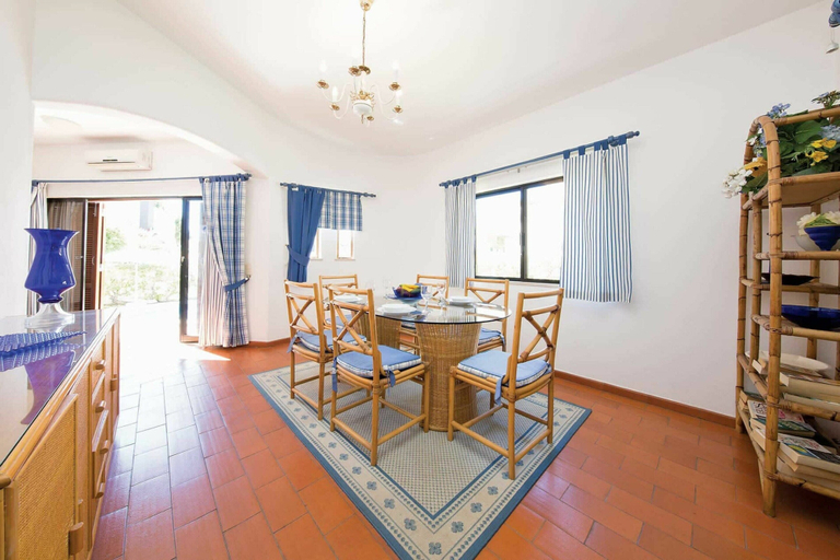 Others 5, Modern Holiday Home in Quarteira With Swimming Pool, Loulé