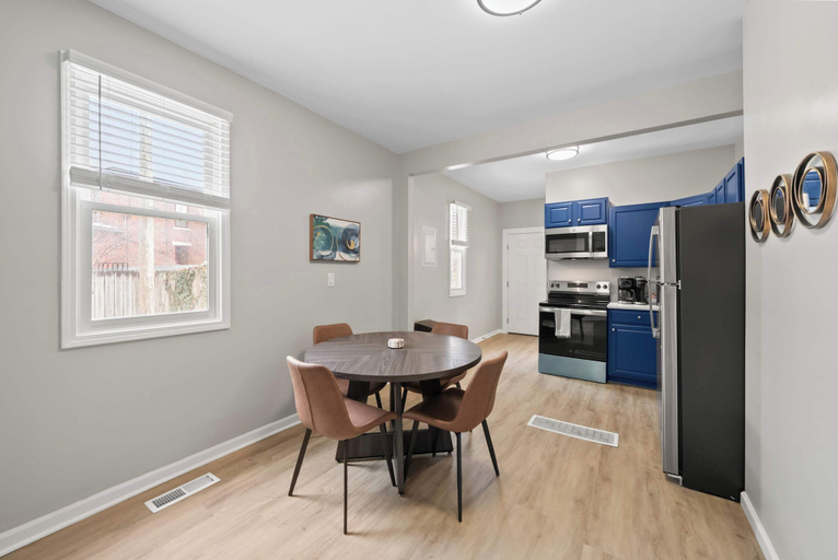 Dining 4, North Pearl Residencies 876, Franklin