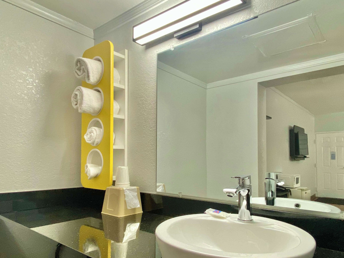 Bathroom 4, Motel 6 Huntington, WV, Cabell