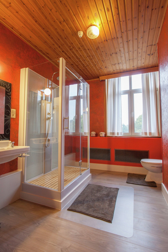 Others 5, Spacious Holiday Home With Private Garden, Namur