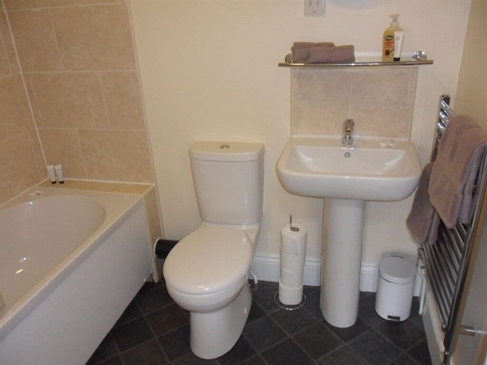 Bathroom 3, Old Oak Tree, North Yorkshire