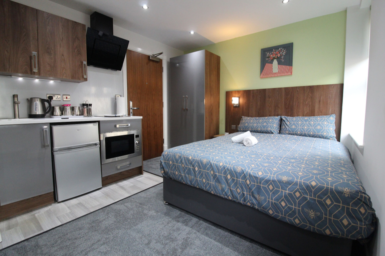 Bedroom 3, Victoria House by CovStays, Coventry