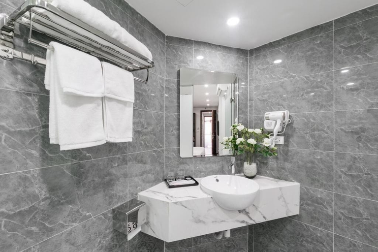 Bathroom 4, Charming Moon Hotel, Hoàn Kiếm
