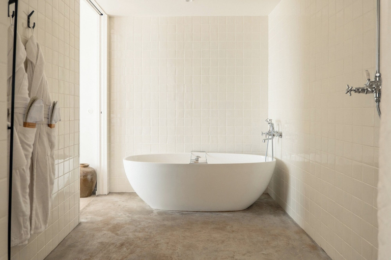 Bathroom 5, Les Roches Rouges, Var