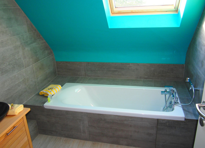 Bathroom 3, Spacious Home With Games, Hainaut