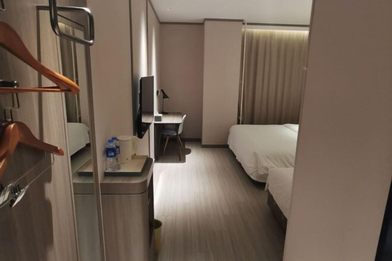 Bedroom 3, HanTing Hotel (Eye of Tianjin), Tianjin