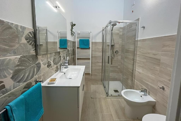 Bathroom 5, B&B Dimora Orrù, Oristano