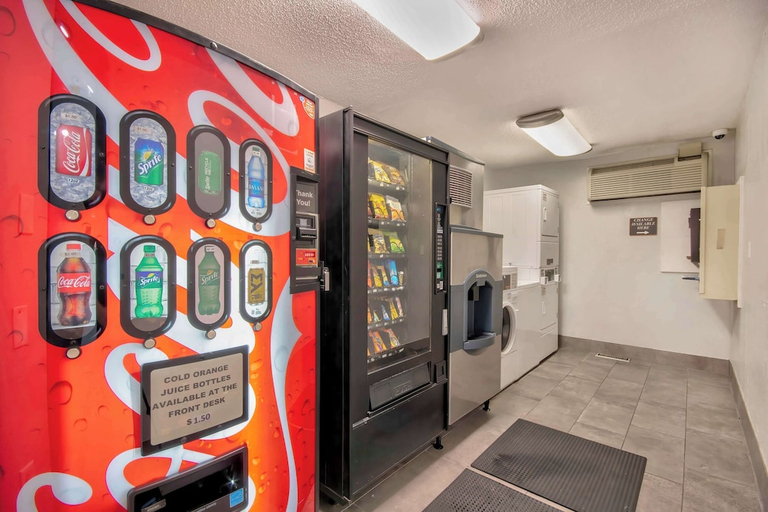 Food & Drinks 5, Motel6 Georgetown, KY - Lexington North, Scott