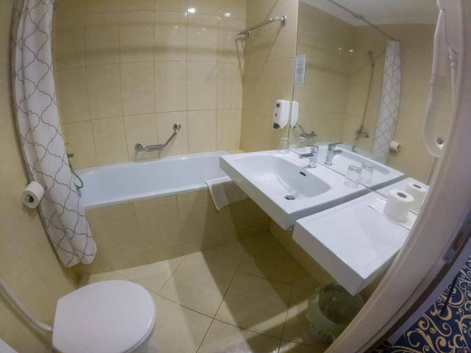 Bathroom 5, Hotel Árpád, Tatabánya