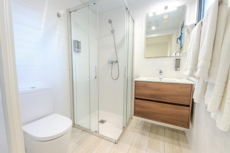 Bathroom 2, Castell Beach Aparthotel, Barcelona