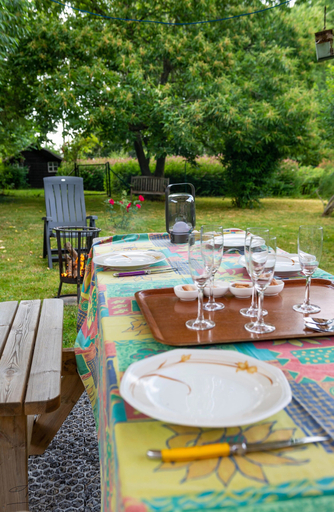 Food & Drinks 4, Peaceful Garden Hideaway, Hainaut