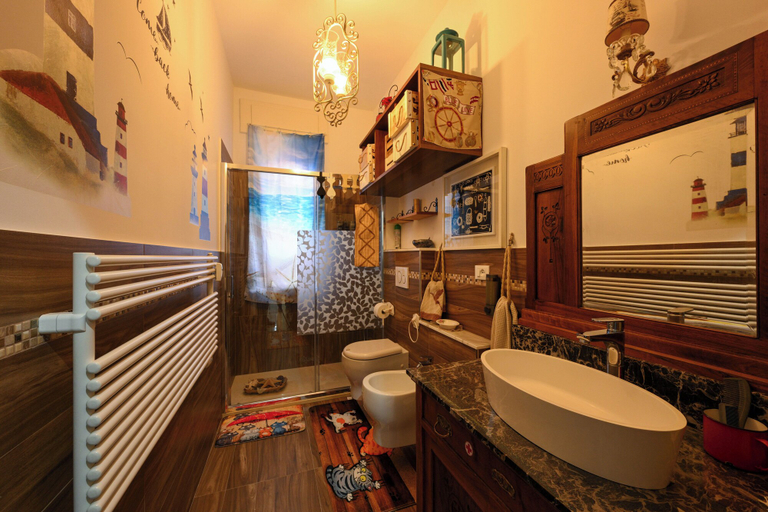 Bathroom 4, La Tana di Misha, Genova