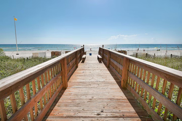 Beach 5, Splash, Relax & Repeat at Dolphin View Retreat! Beachfront! Sleeps 9!, Bay