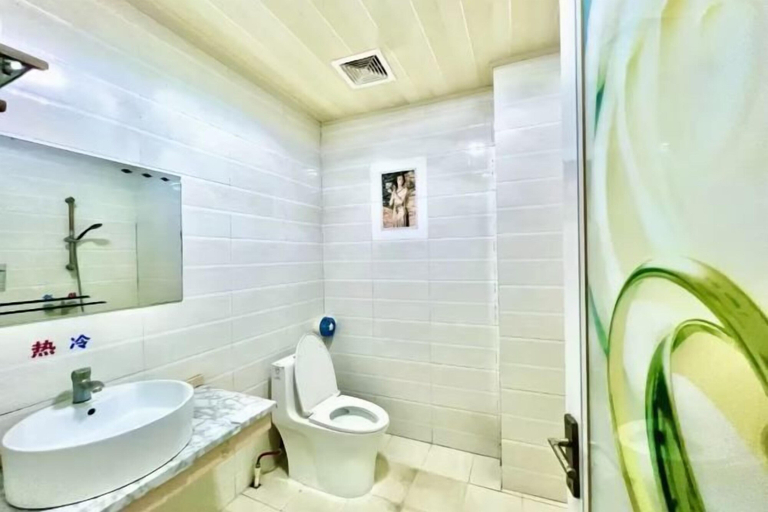 Bathroom, Jingxi Guoyu Convenience Hotel, Baise