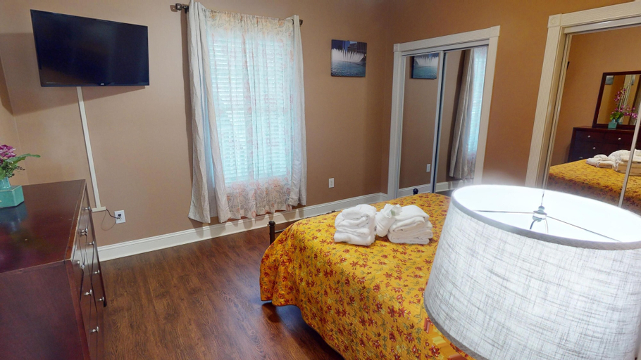 Interior 3, Magnolia Pointe Luster Leaf 4837-102, Horry