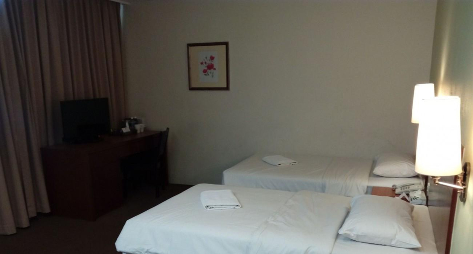 Bedroom 2, Muar Traders Hotel, Muar