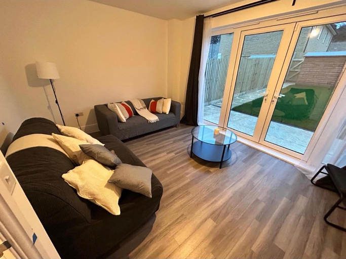 Living area, House - Sleeps 8 - Free Parking and Ps5, Kent