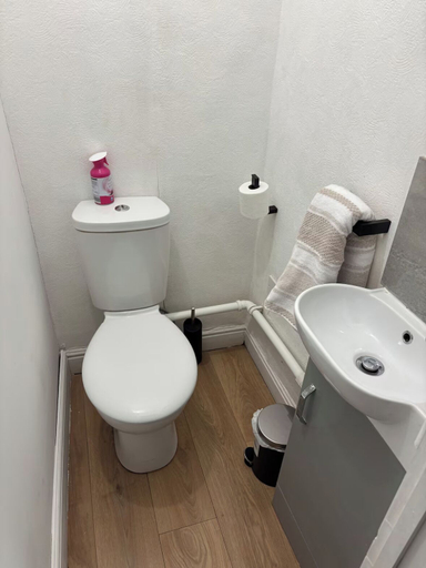 Bathroom 5, 2 Bed - Sleeps 4 - Garden - Free Parking, Wolverhampton