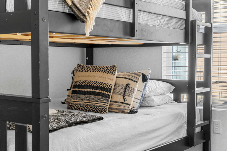 Room 3, Ashley's Luxurious Snuggery, Taney
