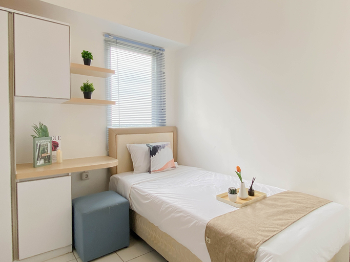 Bedroom 2, Cozy with Blue Accent 2BR at Podomoro Golf View Apartment By Travelio, Bogor