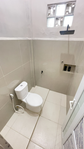 Bathroom 5, Homestay Yaa Syafi, Bireuen