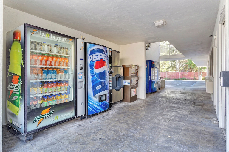 Food & Drinks 4, Motel6 Santa Rosa - South, Sonoma