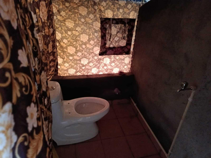 Bathroom 5, Janardan Tea Resort - Campsite, The Nilgiris