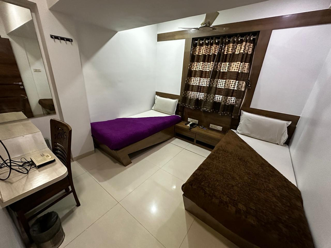 Bedroom 3, Hotel Fantacee, Thane