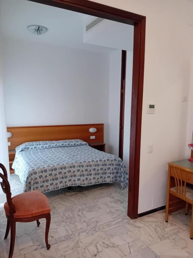Room 2, Hotel Valentino, Genova