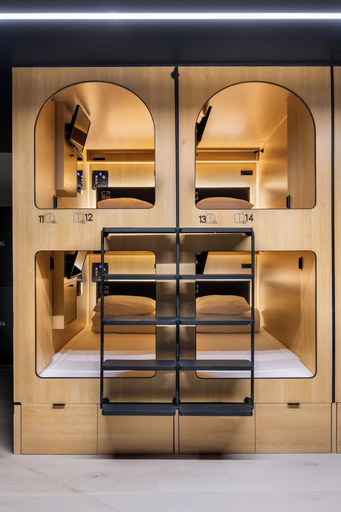 Room 2, Capsule residence, Montréal