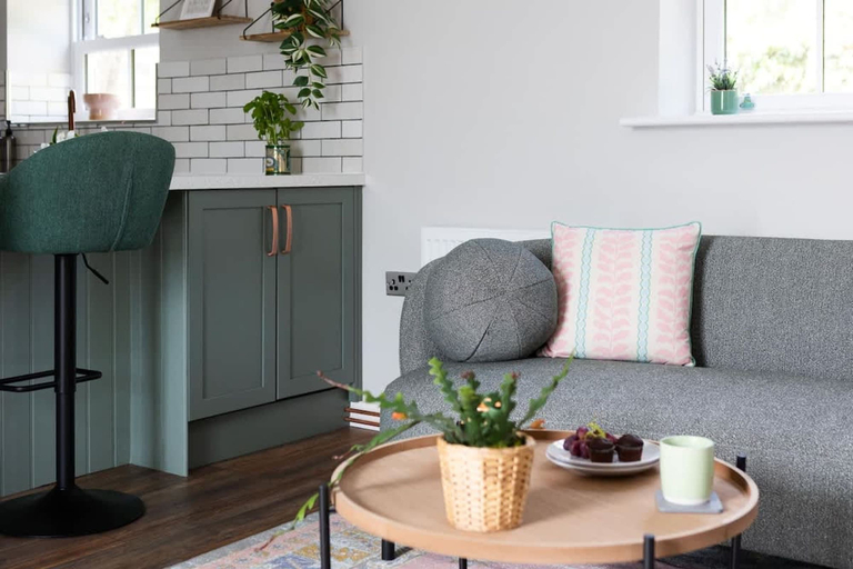 Room 5, Ivy Mews - Converted Barn in Popular Village, North Yorkshire
