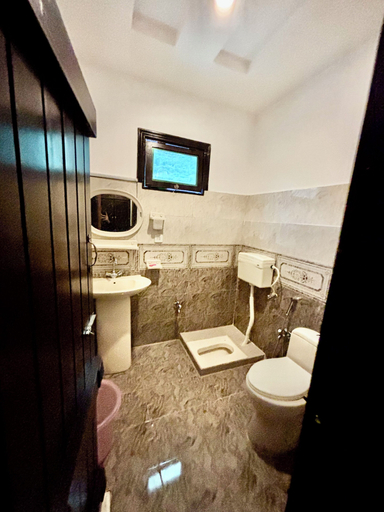 Bathroom, Torwal plaza and guest house, Malakand
