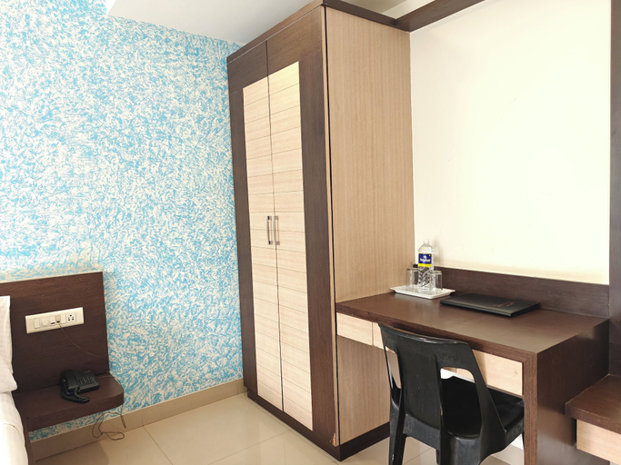 Others 5, Hotel Amruta Executive, Pune
