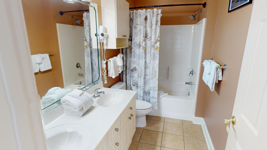 Interior 5, Magnolia Pointe Luster Leaf 4837-102, Horry