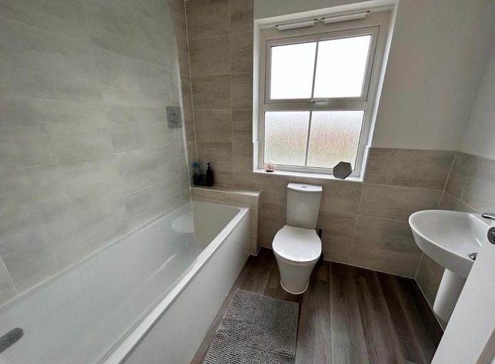 Bathroom, House - Sleeps 8 - Free Parking and Ps5, Kent