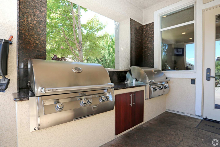 Room 5, New Luxurious 1BR Apartment Heated Pool Spa Sauna, Washoe