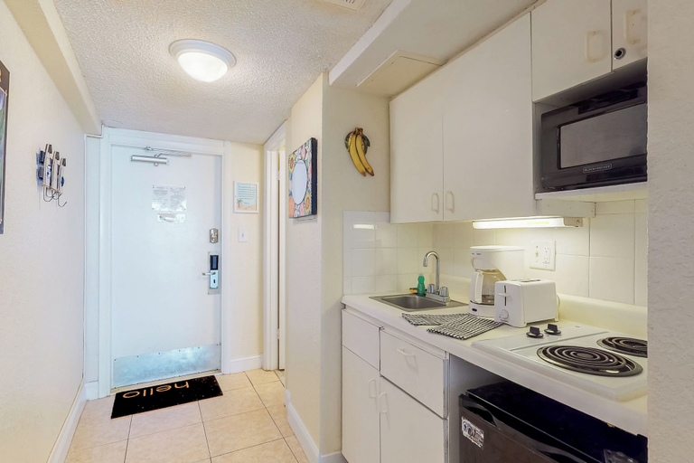 Interior 5, Hawaiian Inn 422, Volusia