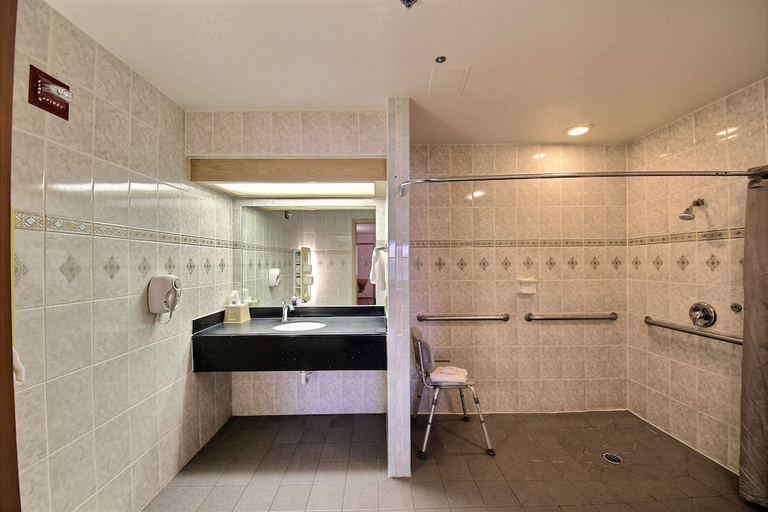 Bathroom 4, Motel 6 Edinburg, TX, Hidalgo