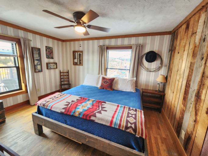 Bedroom 2, The Hand Hotel, Park