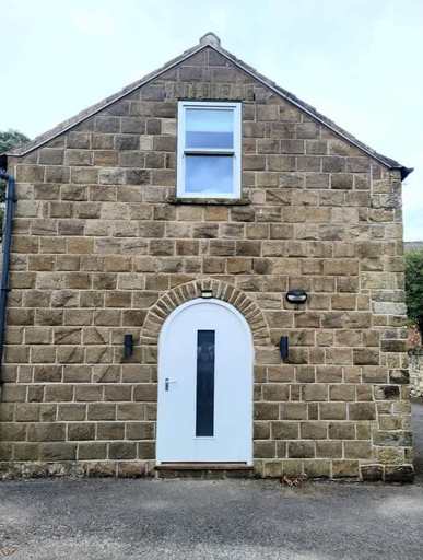 Room 3, Ivy Mews - Converted Barn in Popular Village, North Yorkshire
