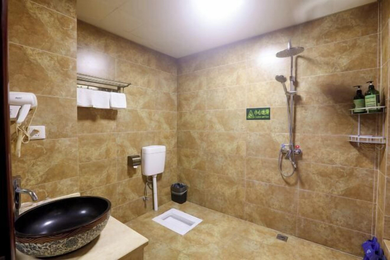 Bathroom 4, Zhangjiajie Ancient and Modern Inn, Zhangjiajie