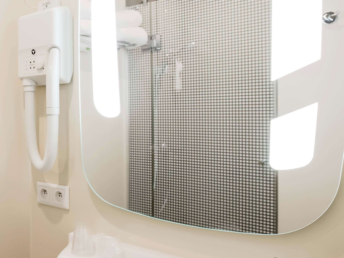 Bathroom 4, ibis Wavre Brussels East, Brabant Wallon