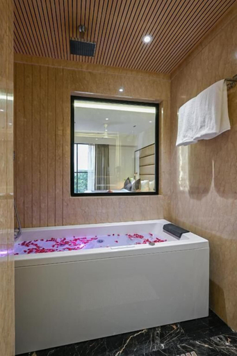 Bathroom 2, Hotel Grand Girdhar Premier, Indore