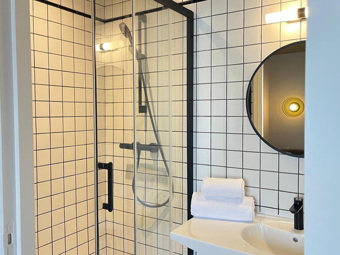Bathroom 2, Monsieur Jules Hôtel Clamart, Hauts-de-Seine