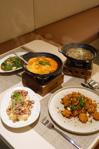 Others 3, Leston Hotel, Khlong Toey
