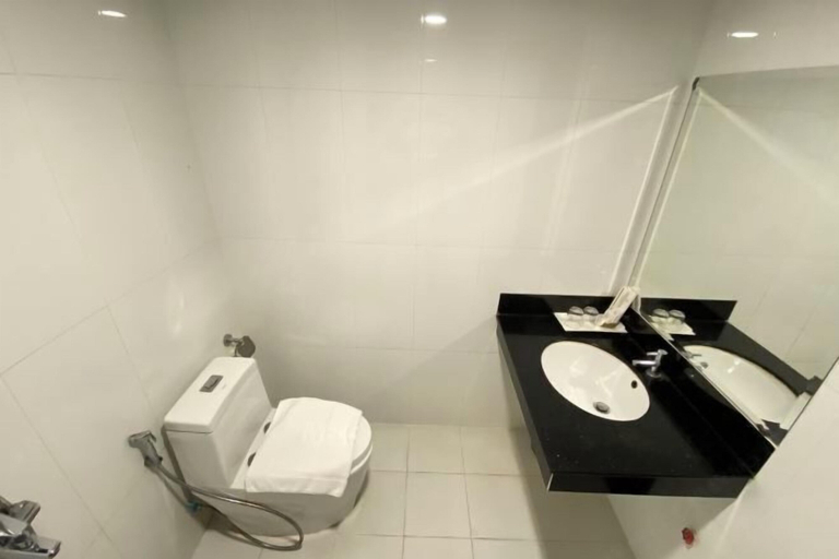 Bathroom 4, Apple Hotel Two, Dangkao