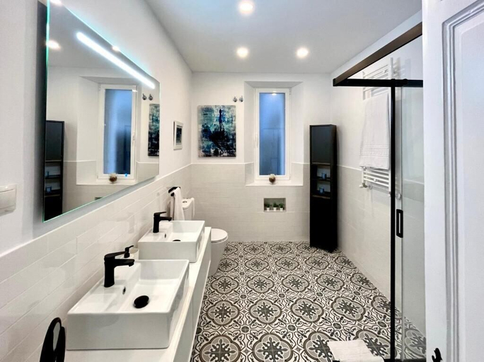 Bathroom 5, Casa Vizcaya, Vizcaya