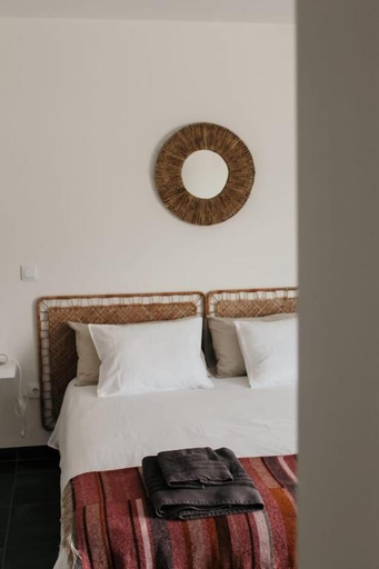 Room 2, Canhoto Douro, Marco de Canaveses